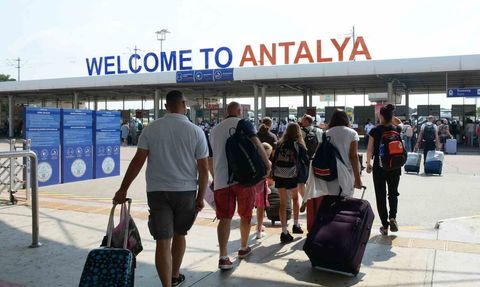 Antalya Turizminde Tarihi Başarı: Ziyaretçi Sayısı 17,5 Milyonu Aştı