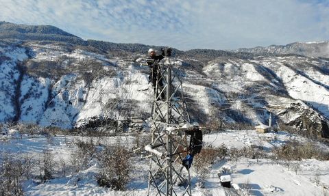 Çoruh EDAŞ, Yoğun Kar Yağışında Kesintisiz Enerji İçin Sahada