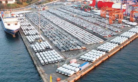 Haydarpaşa Limanı'nda İthal Sıfır Otomobil Yoğunluğu