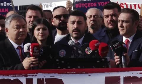 Kamu Çalışanları Taleplerini Yükseltiyor