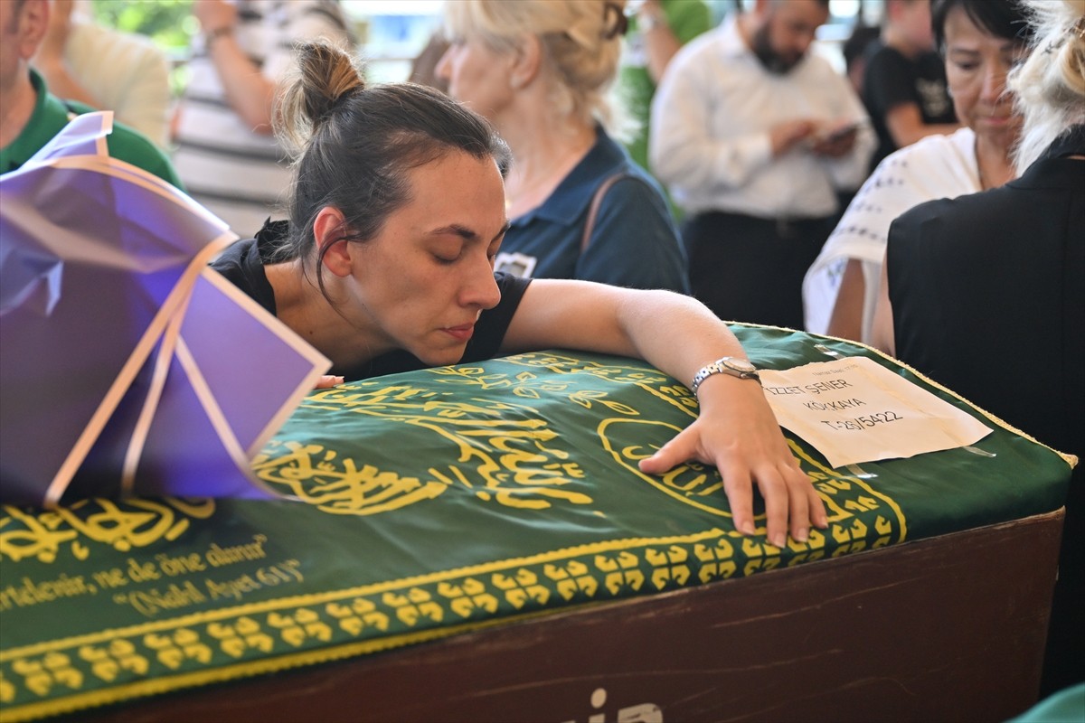 Adana'da 82 yaşında hayatını kaybeden tiyatro sanatçısı, sinema ve dizi oyuncusu Şener Kökkaya...