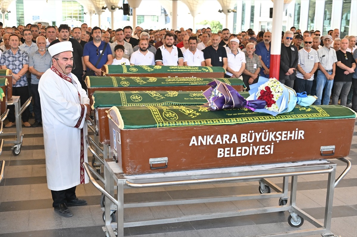 Adana'da 82 yaşında hayatını kaybeden tiyatro sanatçısı, sinema ve dizi oyuncusu Şener Kökkaya...