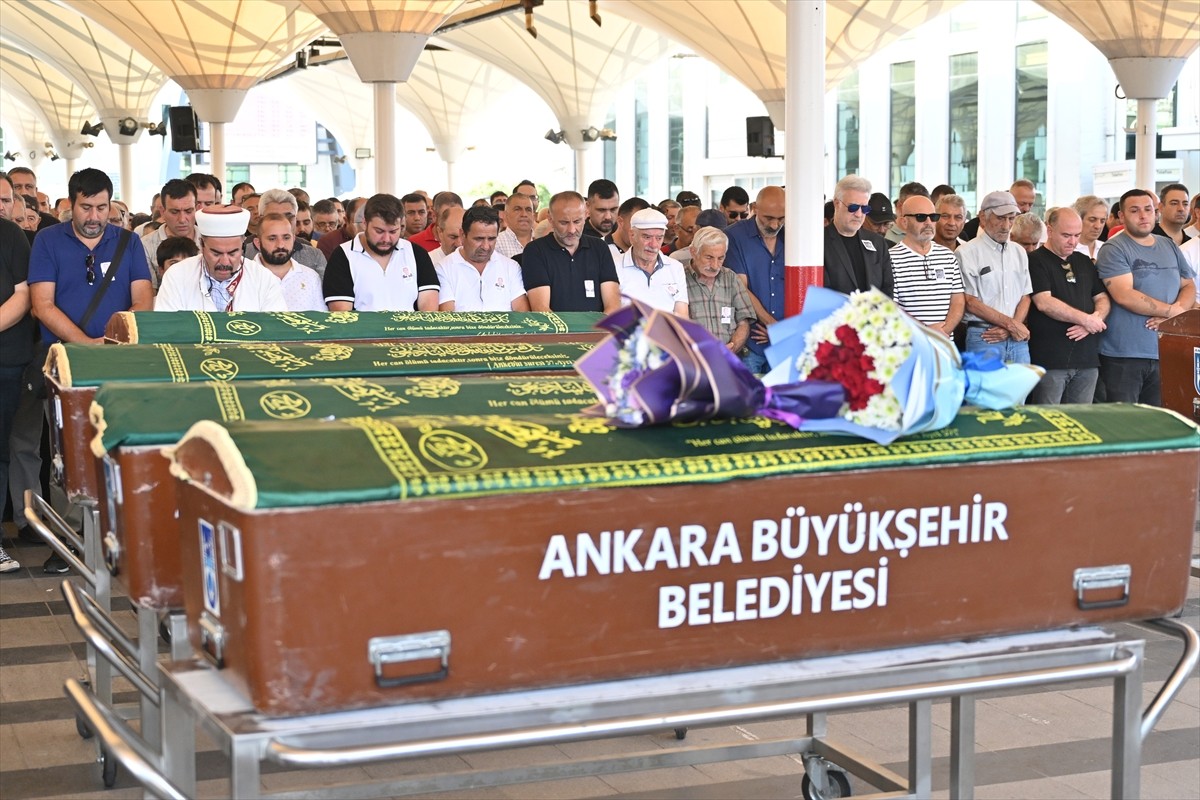 Adana'da 82 yaşında hayatını kaybeden tiyatro sanatçısı, sinema ve dizi oyuncusu Şener Kökkaya...