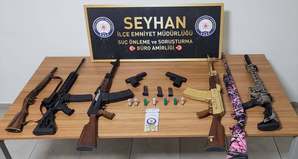 Adana'da av tüfekleriyle havaya ateş açtıkları görüntüleri sosyal medyada paylaşan 4 şüpheli...