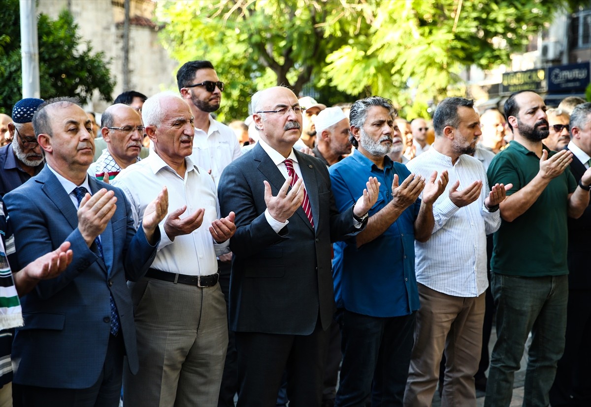 Adana'da, Hamas Siyasi Büro Başkanı İsmail Heniyye'nin İran'ın başkenti Tahran'da suikasta...