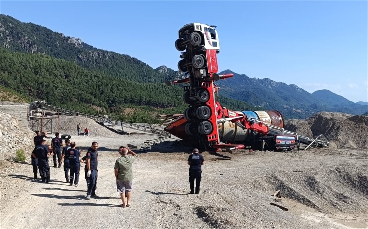 Adana'nın Feke ilçesinde meydana gelen vinç kazasında operatör yaşamını yitirdi.
