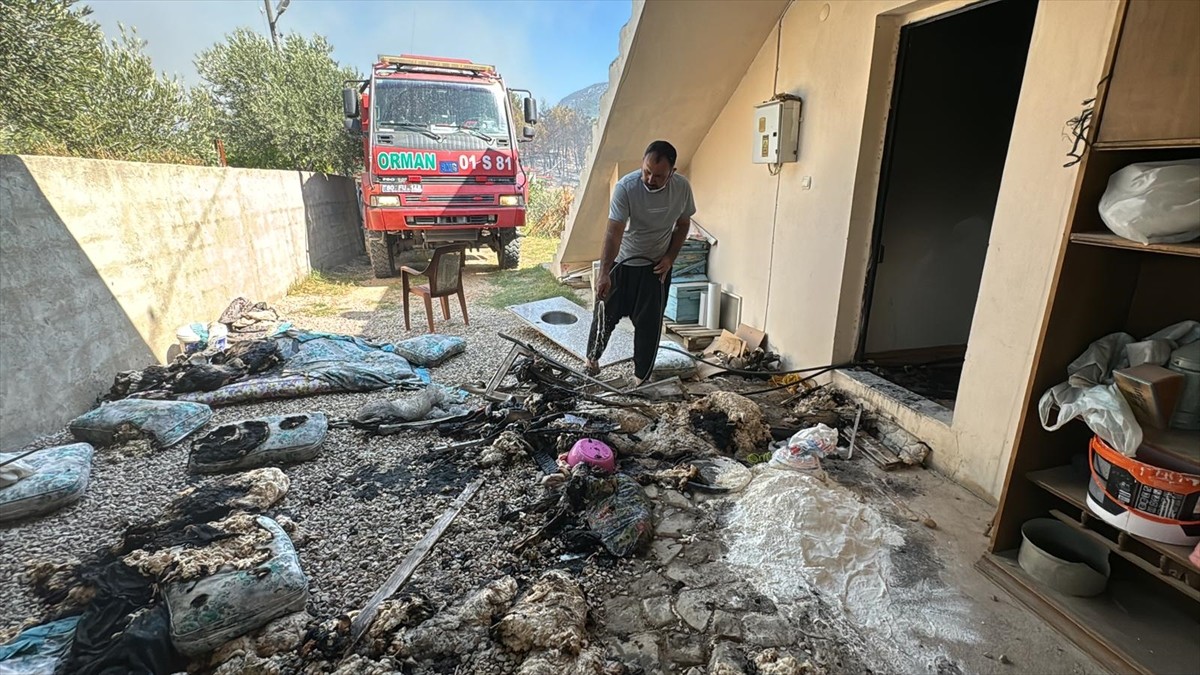 Adana'nın Kozan ilçesinde çıkan orman yangınına karadan ve havadan müdahale edildi.