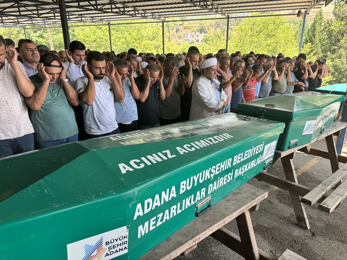 Adana'nın merkez Çukurova ilçesinde, köprüden baraj gölüne düşen otomobilde hayatını kaybeden...