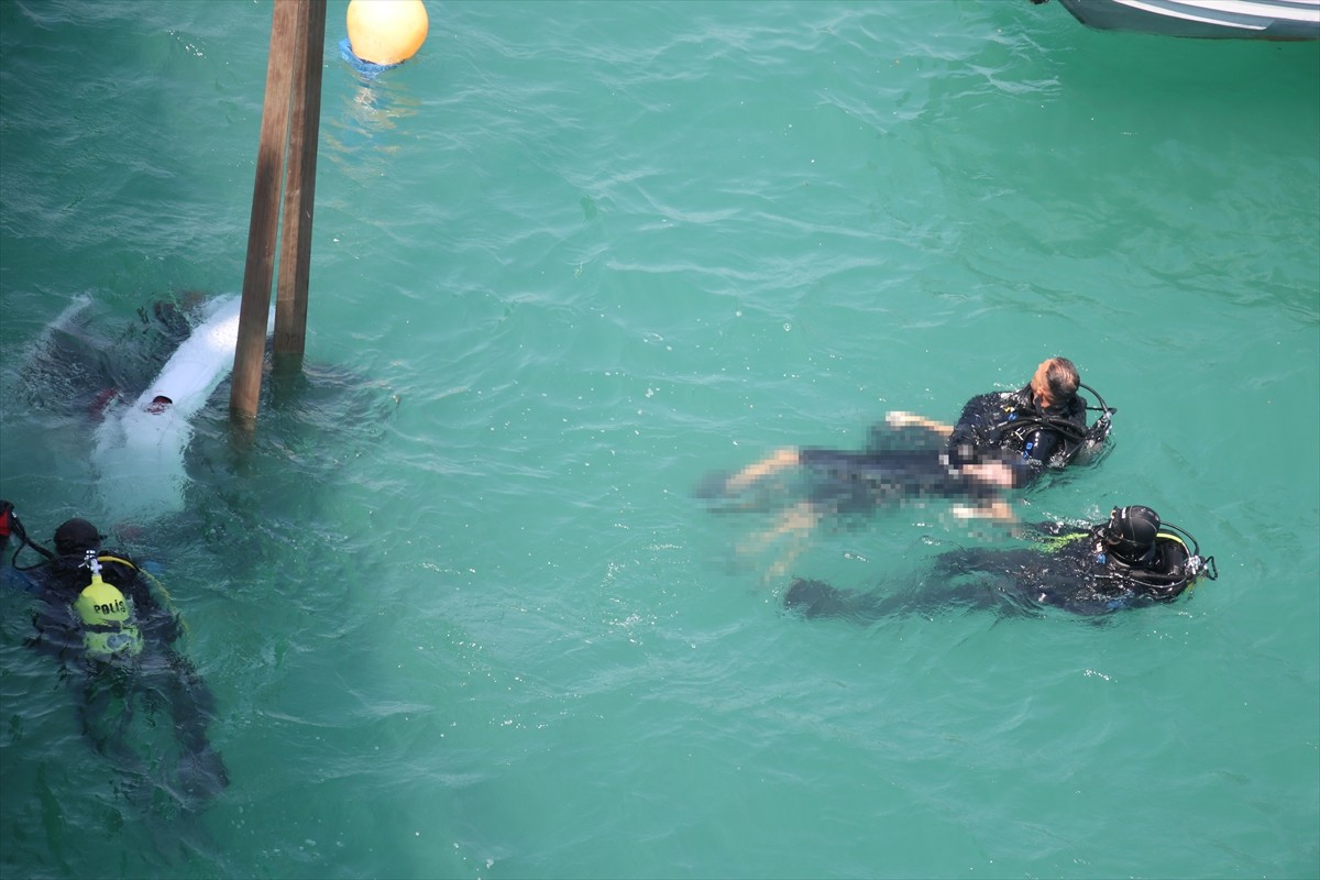 Adana'nın merkez Çukurova ilçesinde, köprüden baraj gölüne düşen otomobildeki çift ve 2 çocuğu...