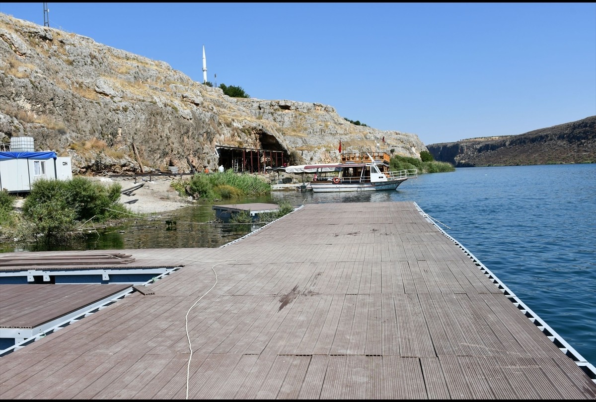 Adıyaman'da, Atatürk Baraj Gölü kıyısında bulunan Kızılin Kanyonu'nun turizme kazandırılması için...