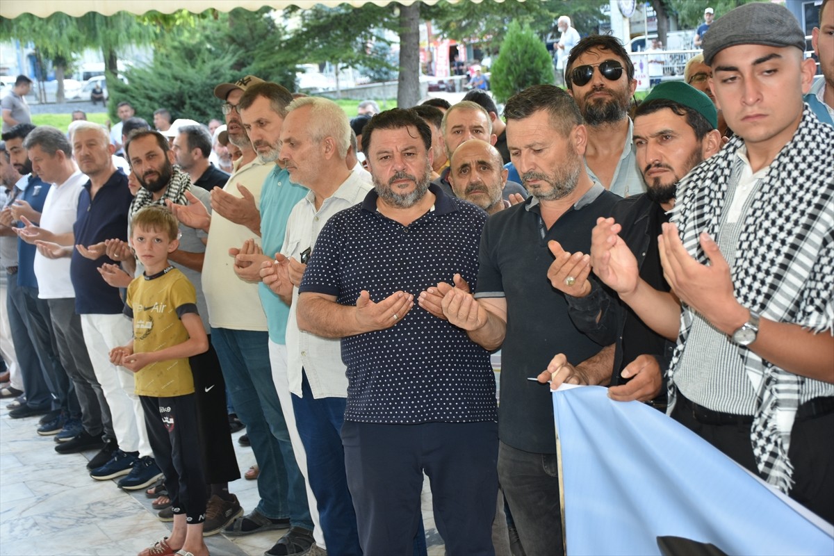 Afyonkarahisar'da da Sivil Toplum Kuruluşları Platformu üyeleri, İran'ın başkenti Tahran'da...