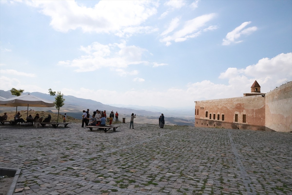 Ağrı'nın Doğubayazıt ilçesinde Osmanlı'nın Anadolu'daki en seçkin eserleri arasında yer alan...