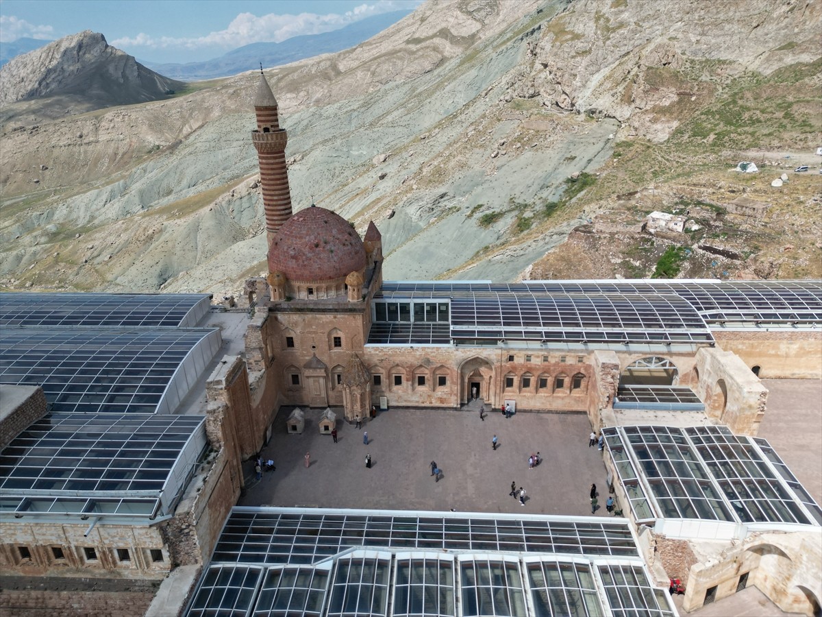Ağrı'nın Doğubayazıt ilçesinde Osmanlı'nın Anadolu'daki en seçkin eserleri arasında yer alan...