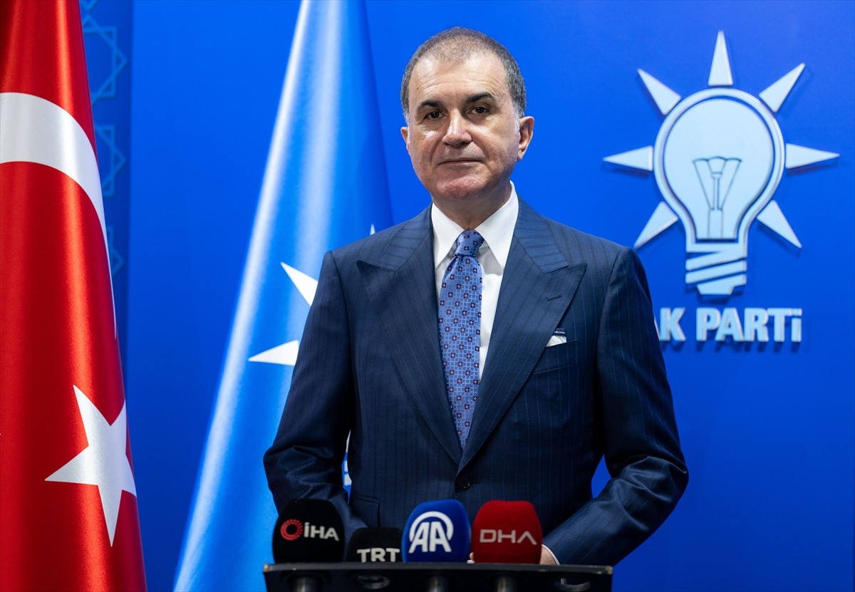 AK Parti Genel Başkan Yardımcısı ve Parti Sözcüsü Ömer Çelik, AK Parti Genel Merkezinde basın...