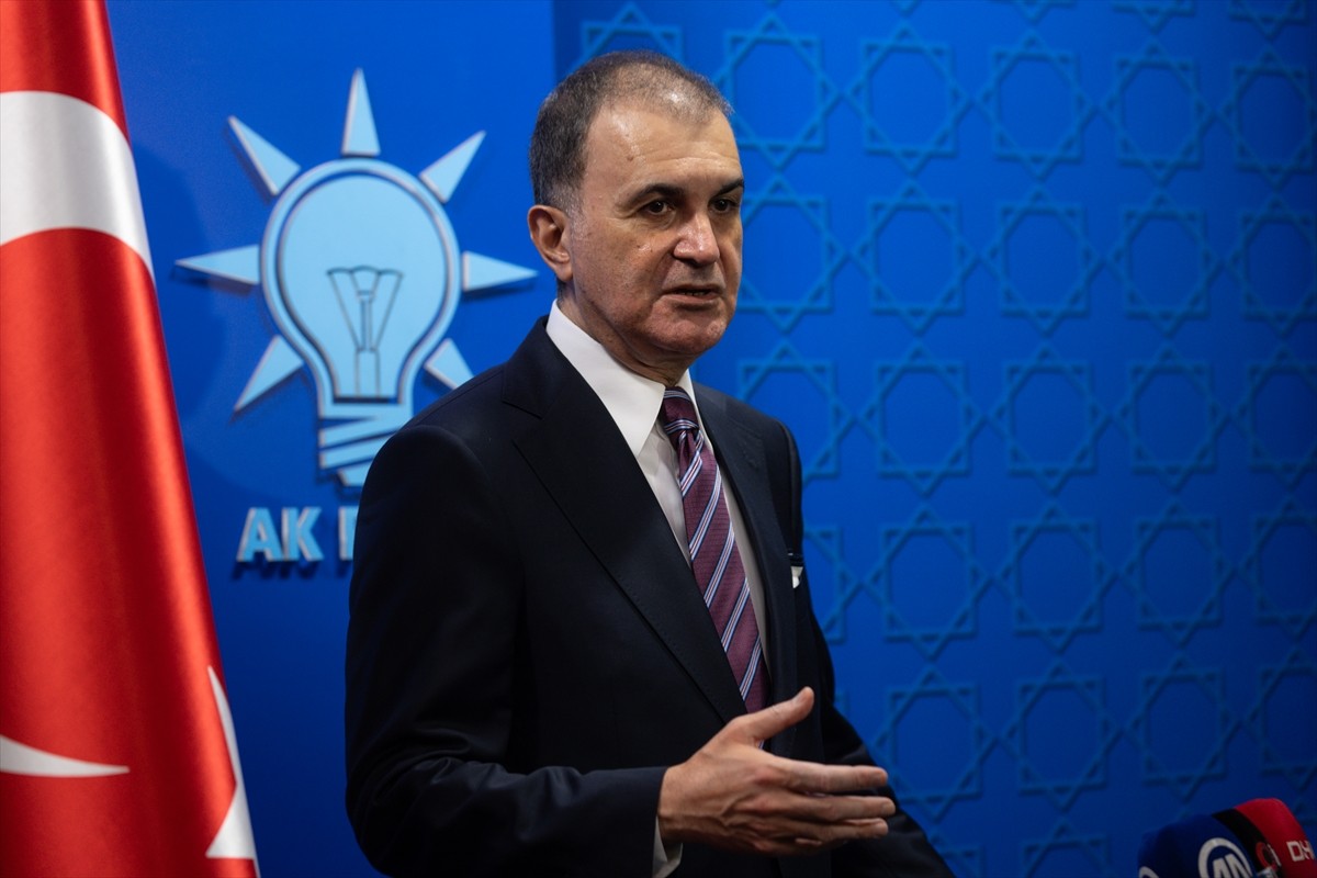 AK Parti Genel Başkan Yardımcısı ve Parti Sözcüsü Ömer Çelik, basın mensuplarına açıklama...
