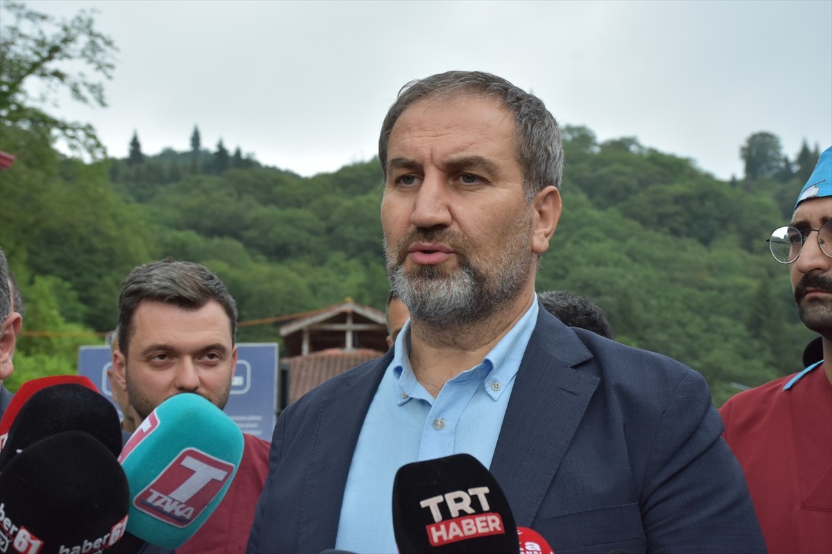 AK Parti Genel Başkan Yardımcısı ve Trabzon Milletvekili Mustafa Şen (fotoğrafta), Büyükşehir...