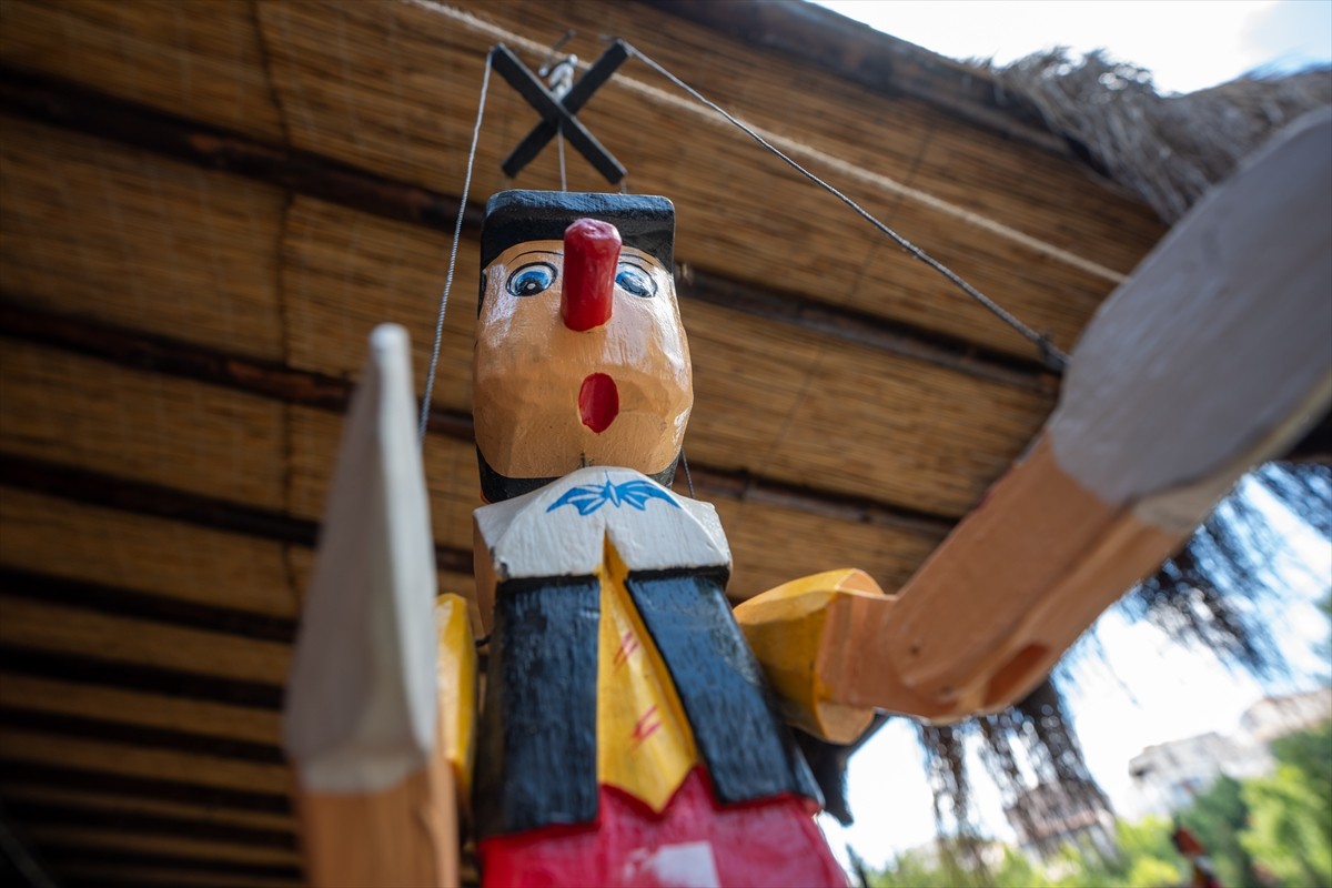 Anadolu Ajansının (AA) "Mesleklerin Son Temsilcileri" başlıklı dosyasının dördüncü ve son...