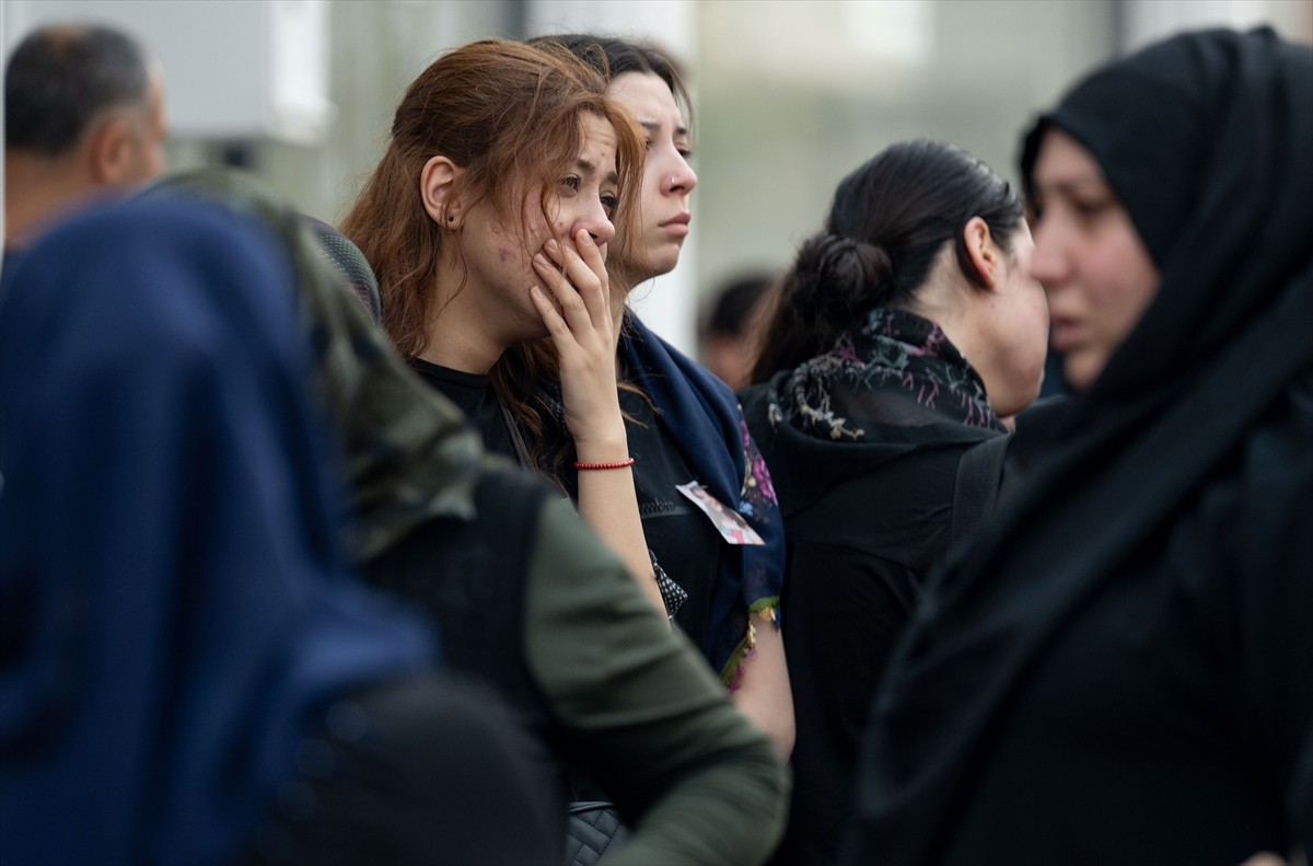 Ankara'nın Elmadağ ilçesinde kopan tır lastiğinin çarpması sonucu yaşamını yitiren 18 yaşındaki...