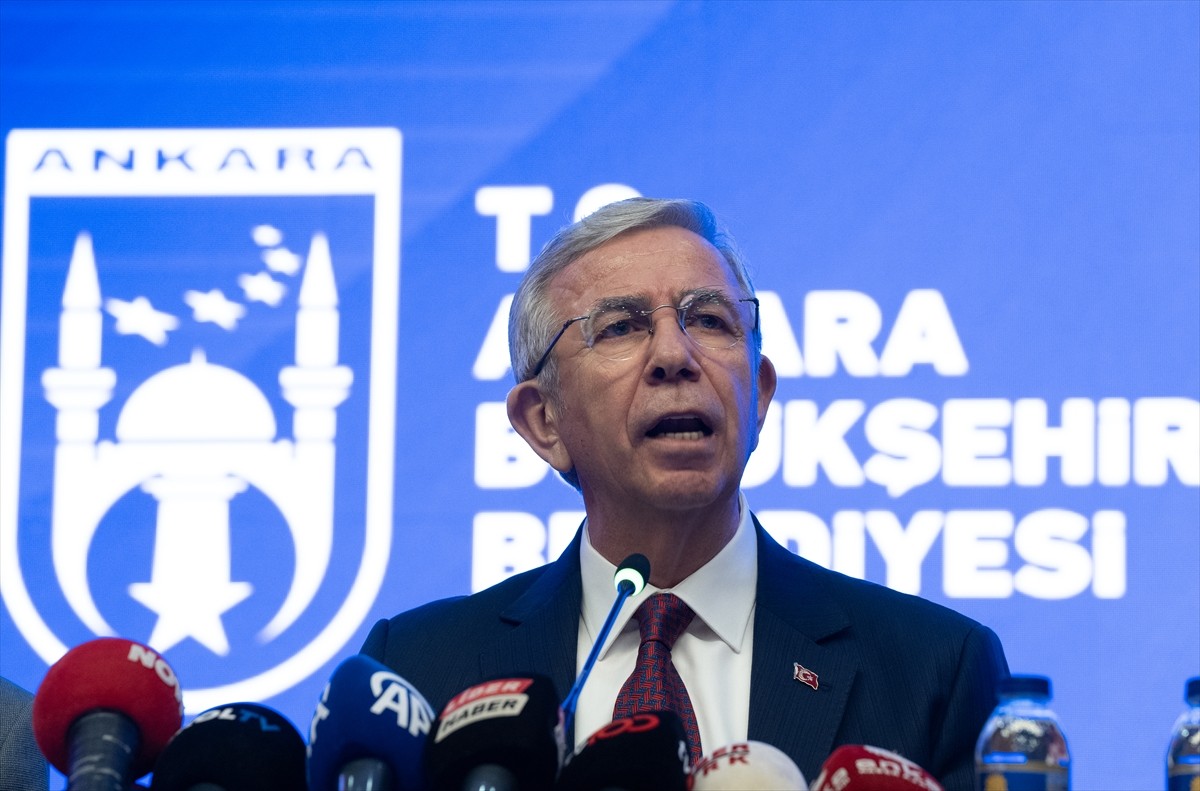 Ankara Büyükşehir Belediye (ABB) Başkanı Mansur Yavaş, ABB Konferans Salonu'nda düzenlediği basın...