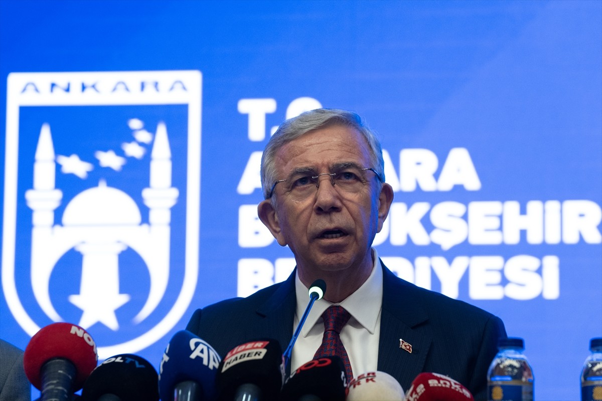 Ankara Büyükşehir Belediye (ABB) Başkanı Mansur Yavaş, ABB Konferans Salonu'nda düzenlediği basın...