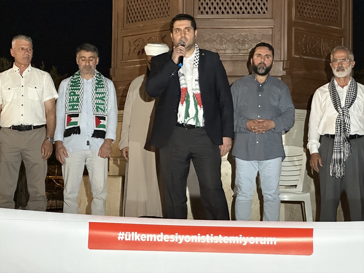 Antalya'da İsrail'in Gazze'ye yönelik saldırılarına tepki amacıyla basın açıklaması yapıldı. Hür...