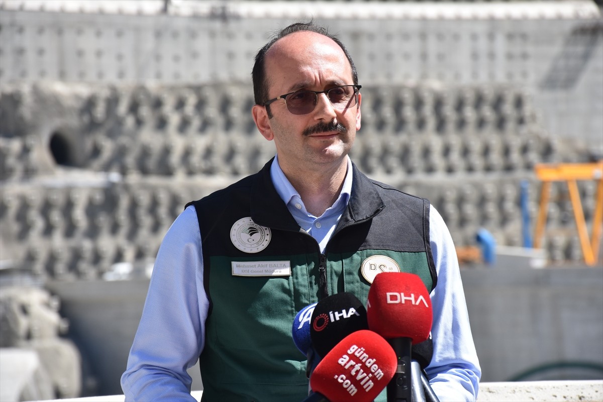 Artvin'de, temelden 275 metre gövde yüksekliğiyle Türkiye'nin en yüksek, dünyanın ise 5'inci...