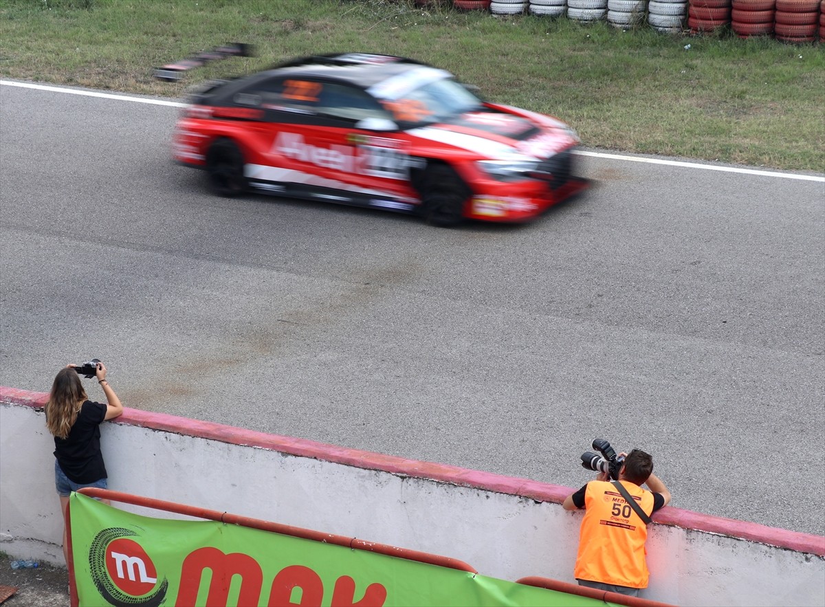 AVIS 2024 Türkiye Pist Şampiyonası 1. ayak yarışları, Kocaeli'de başladı. Kocaeli Otomobil Spor...