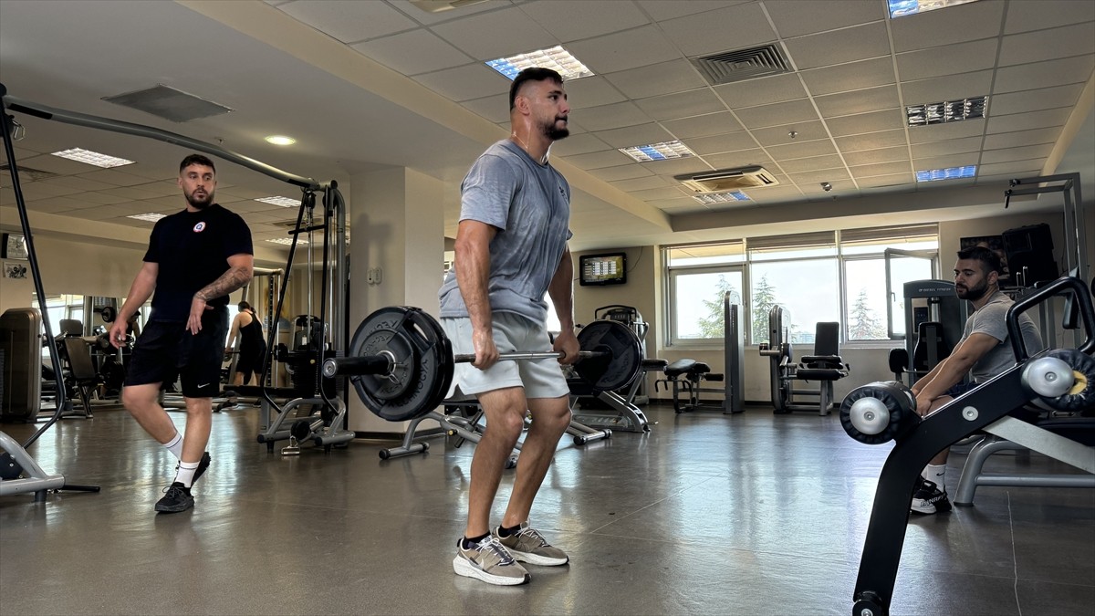 Başpehlivan Mustafa Taş, Türkiye Geleneksel Güreşler Federasyonu tarafından düzenlenen CW Enerji...