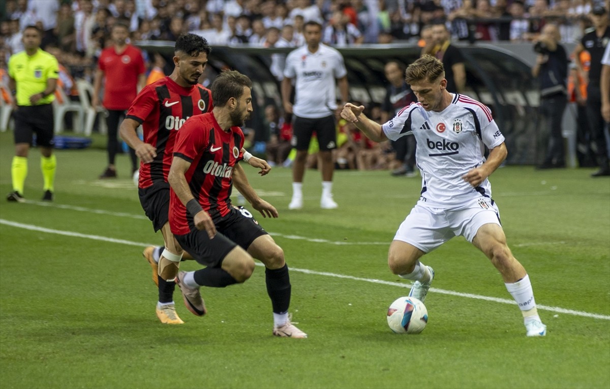 Beşiktaş Futbol Takımı, hazırlık maçında Gençlerbirliği ile Kocaeli Yıldız Entegre Stadı'nda...
