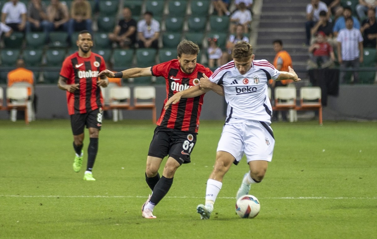 Beşiktaş Futbol Takımı, hazırlık maçında Gençlerbirliği ile Kocaeli Yıldız Entegre Stadı'nda...