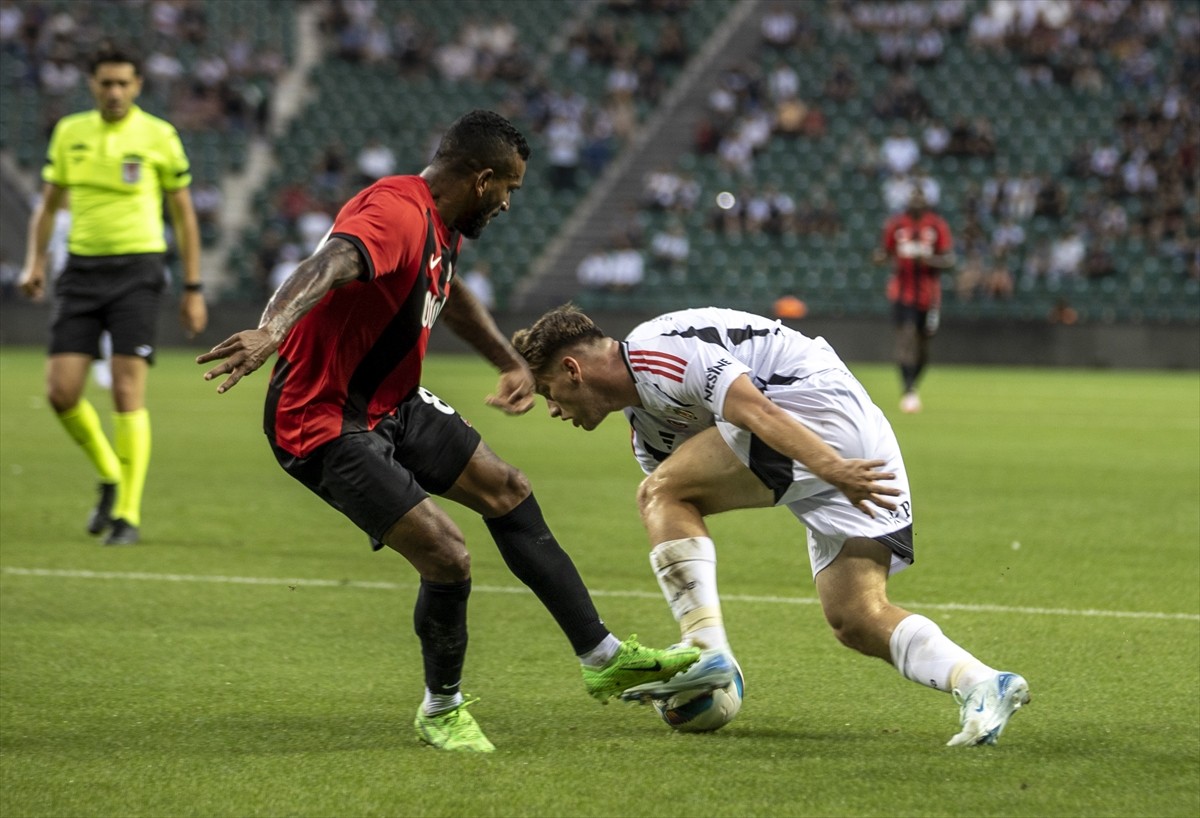Beşiktaş Futbol Takımı, hazırlık maçında Gençlerbirliği ile Kocaeli Yıldız Entegre Stadı'nda...