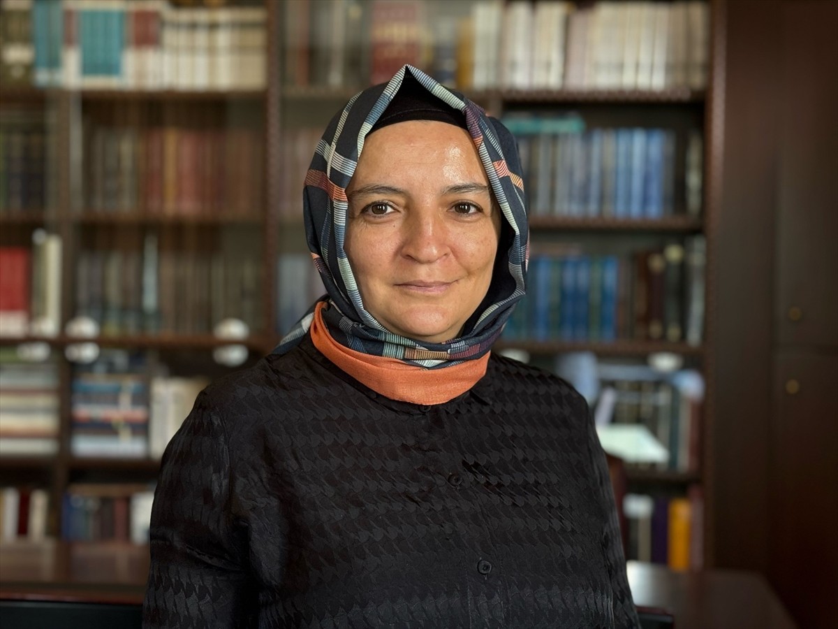 Beşir Ağa Kütüphanesi'nin koleksiyonundan yaklaşık 250 yıl önce kaybolan el yazması eser, ait...