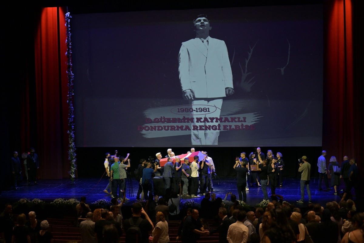 Beyin kanaması sonucu 10 yıldır komada olan ve hayatını kaybeden tiyatro sanatçısı ve sunucu Kenan...