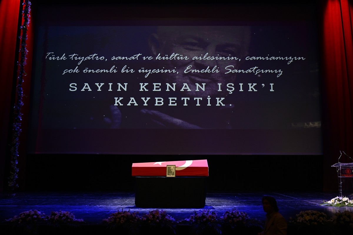 Beyin kanaması sonucu 10 yıldır komada olan ve hayatını kaybeden tiyatro sanatçısı ve sunucu Kenan...