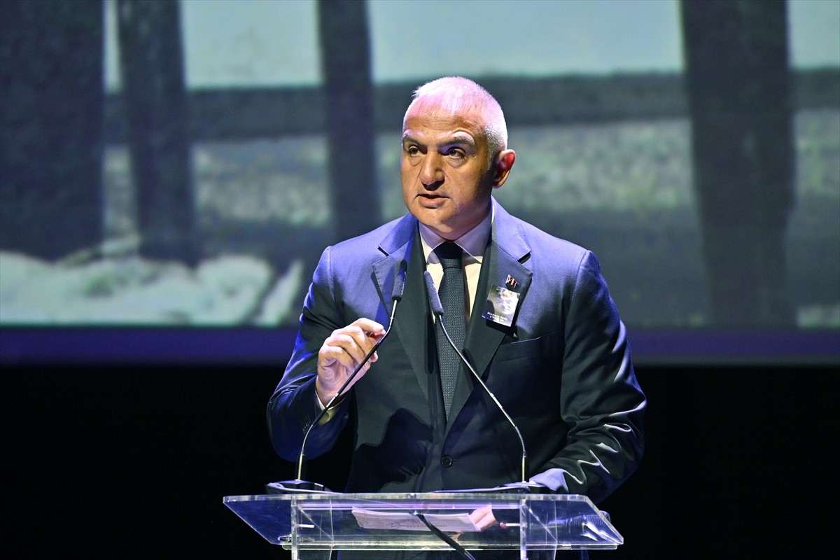 Beyin kanaması sonucu 10 yıldır komada olan ve hayatını kaybeden tiyatro sanatçısı ve sunucu Kenan...