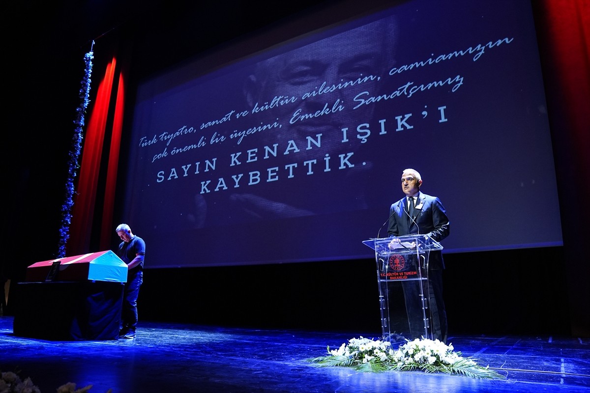 Beyin kanaması sonucu 10 yıldır komada olan ve hayatını kaybeden tiyatro sanatçısı ve sunucu Kenan...