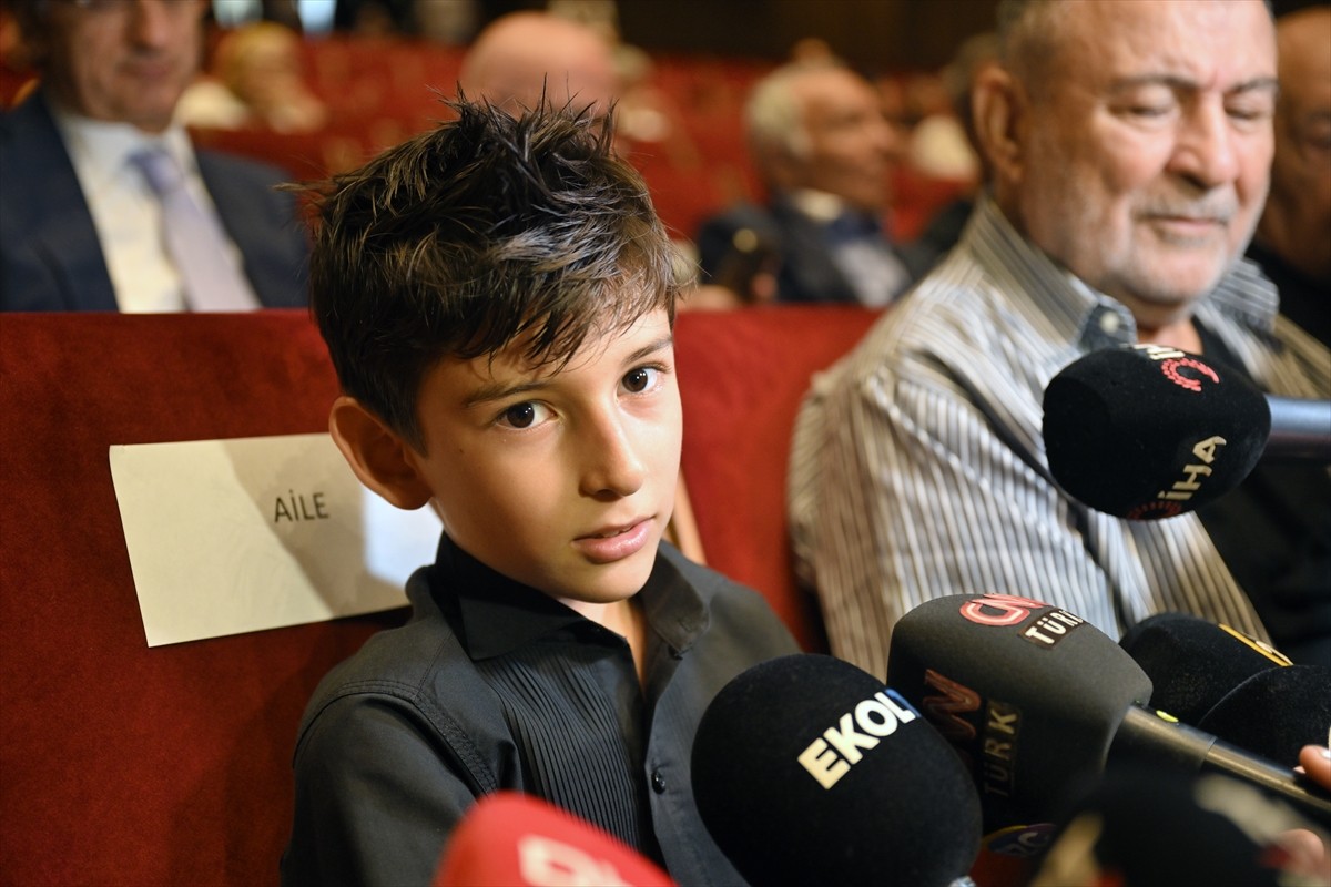 Beyin kanaması sonucu 10 yıldır komada olan ve hayatını kaybeden tiyatro sanatçısı ve sunucu Kenan...