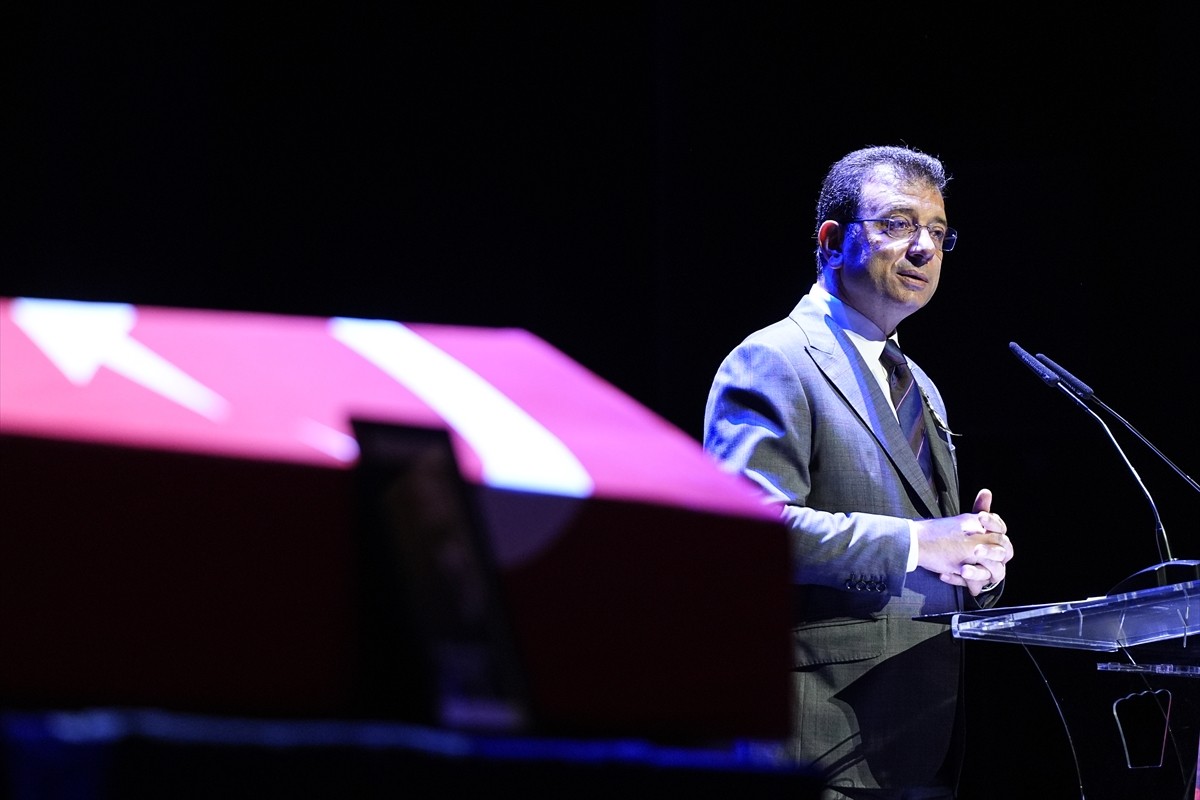 Beyin kanaması sonucu 10 yıldır komada olan ve hayatını kaybeden tiyatro sanatçısı ve sunucu Kenan...