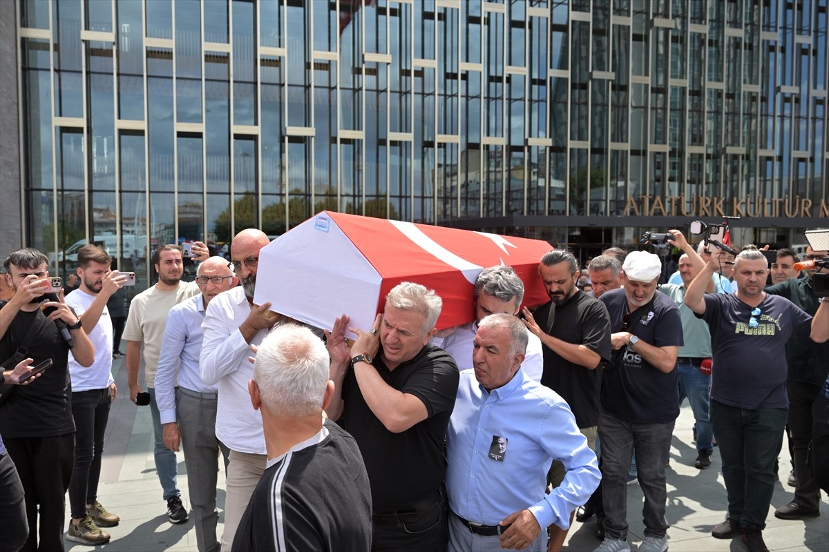 Beyin kanaması sonucu 10 yıldır komada olan ve hayatını kaybeden tiyatro sanatçısı ve sunucu Kenan...