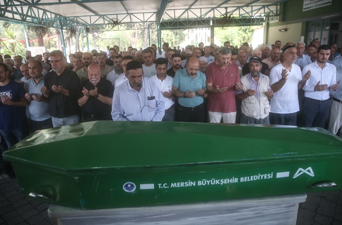 Bingöl'deki bıçaklı saldırıda hayatını kaybeden 83 yaşındaki Buradin Budancamanak'ın cenazesi...