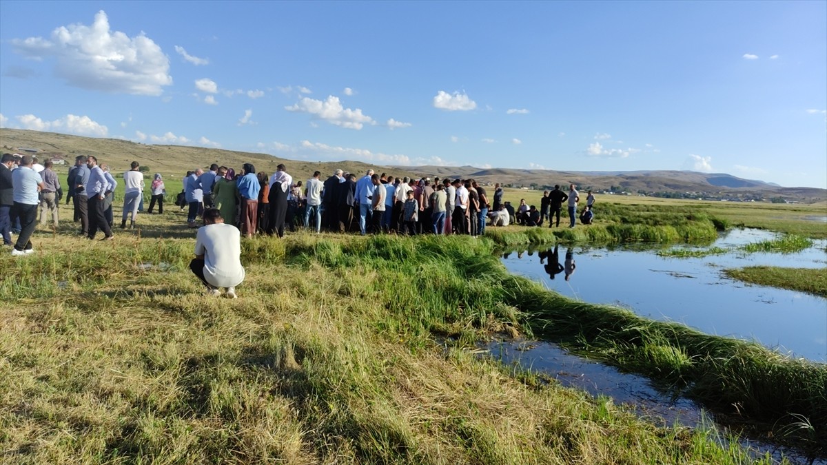 Bingöl'ün Karlıova ilçesinde dereye giren 9 yaşındaki ikiz kardeşler hayatını kaybetti. İhbar...
