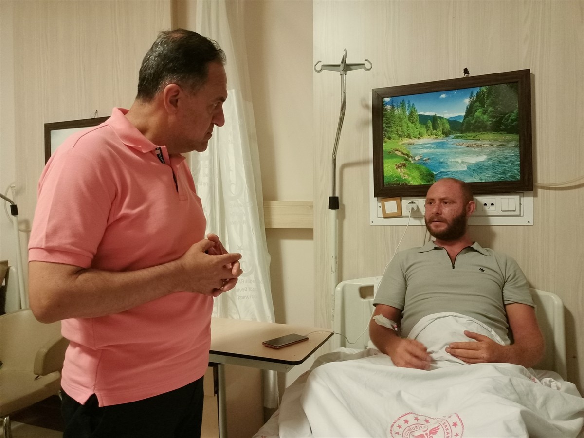 Bingöl Valisi Ahmet Hamdi Usta, bıçaklı saldırıda yaralananlardan 3 kişiyi tedavi gördükleri...