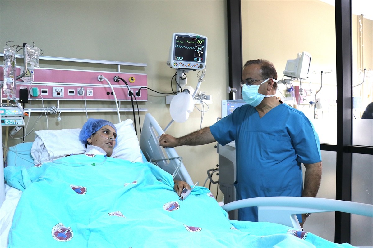 Bitlis'in Tatvan ilçesinde diş ağrısı şikayetiyle kaldırıldığı Van'daki hastanede diş iltihabına...