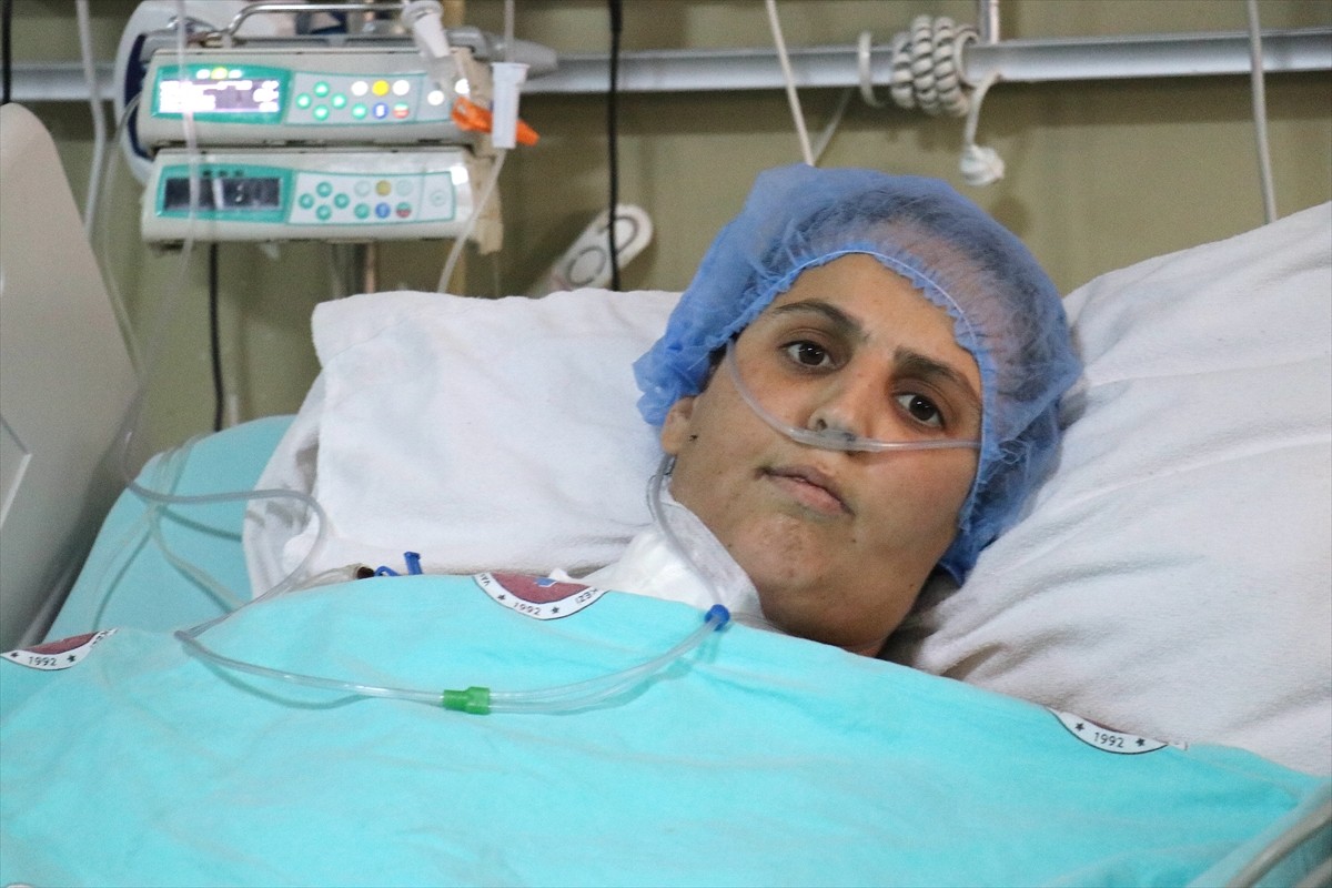 Bitlis'in Tatvan ilçesinde diş ağrısı şikayetiyle kaldırıldığı Van'daki hastanede diş iltihabına...