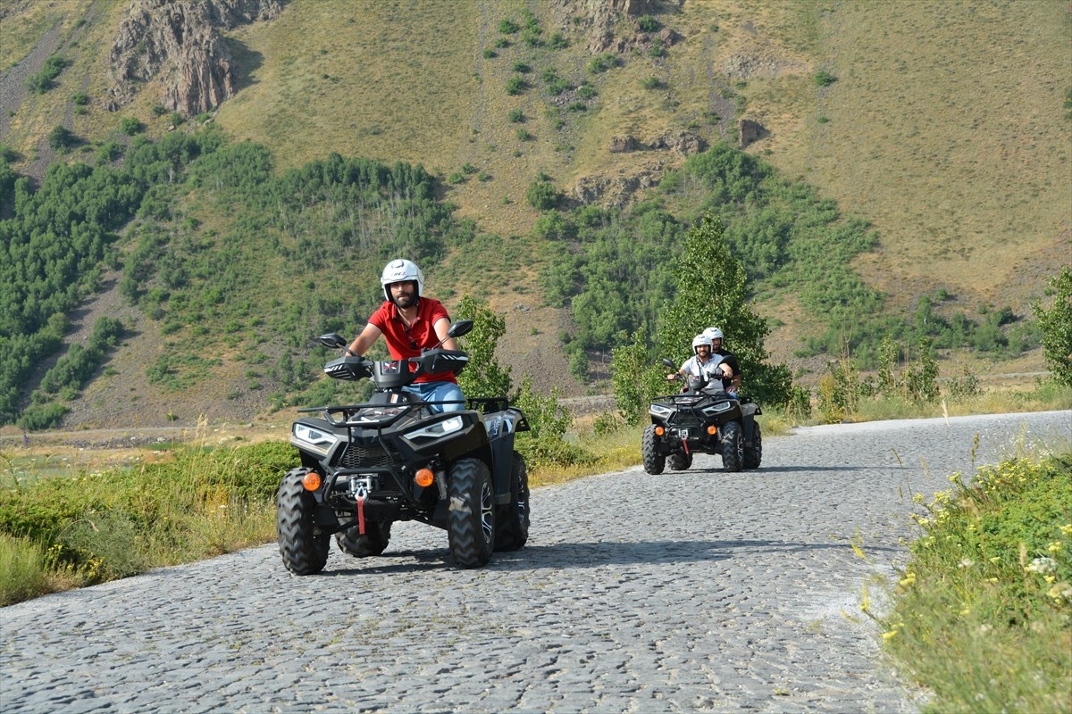 Bitlis'in Tatvan ilçesinde Türkiye'nin en büyük krater gölünün de bulunduğu Nemrut Kalderası'na...