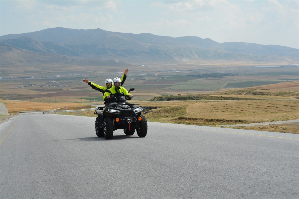 Bitlis'in Tatvan ilçesinde Türkiye'nin en büyük krater gölünün de bulunduğu Nemrut Kalderası'na...