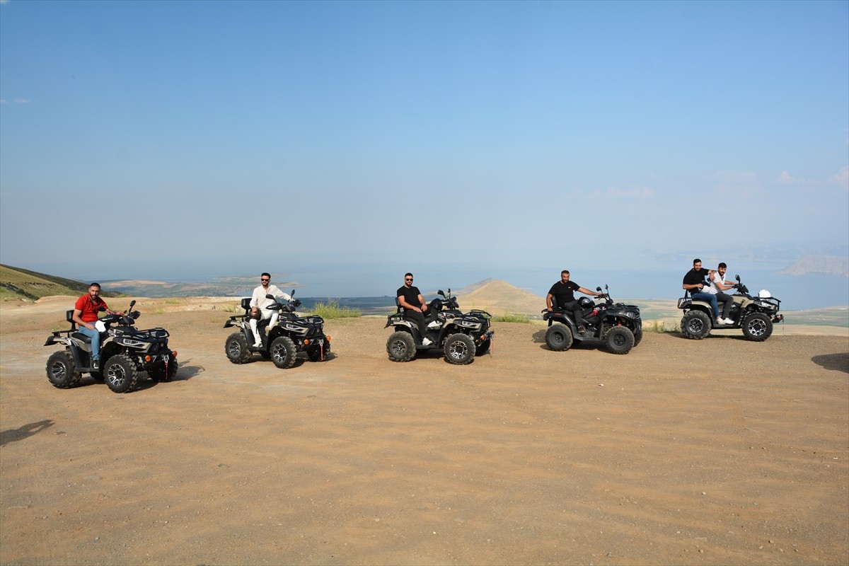 Bitlis'in Tatvan ilçesinde Türkiye'nin en büyük krater gölünün de bulunduğu Nemrut Kalderası'na...