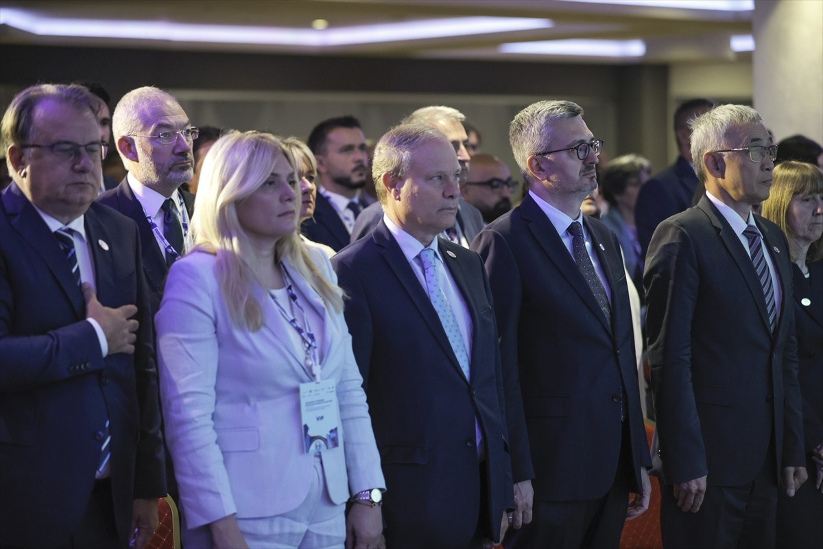 Bosna Hersek'in Mostar şehrinde, Mostar Köprüsü'nün yeniden yapılışının 20'nci yılı dolayısıyla...