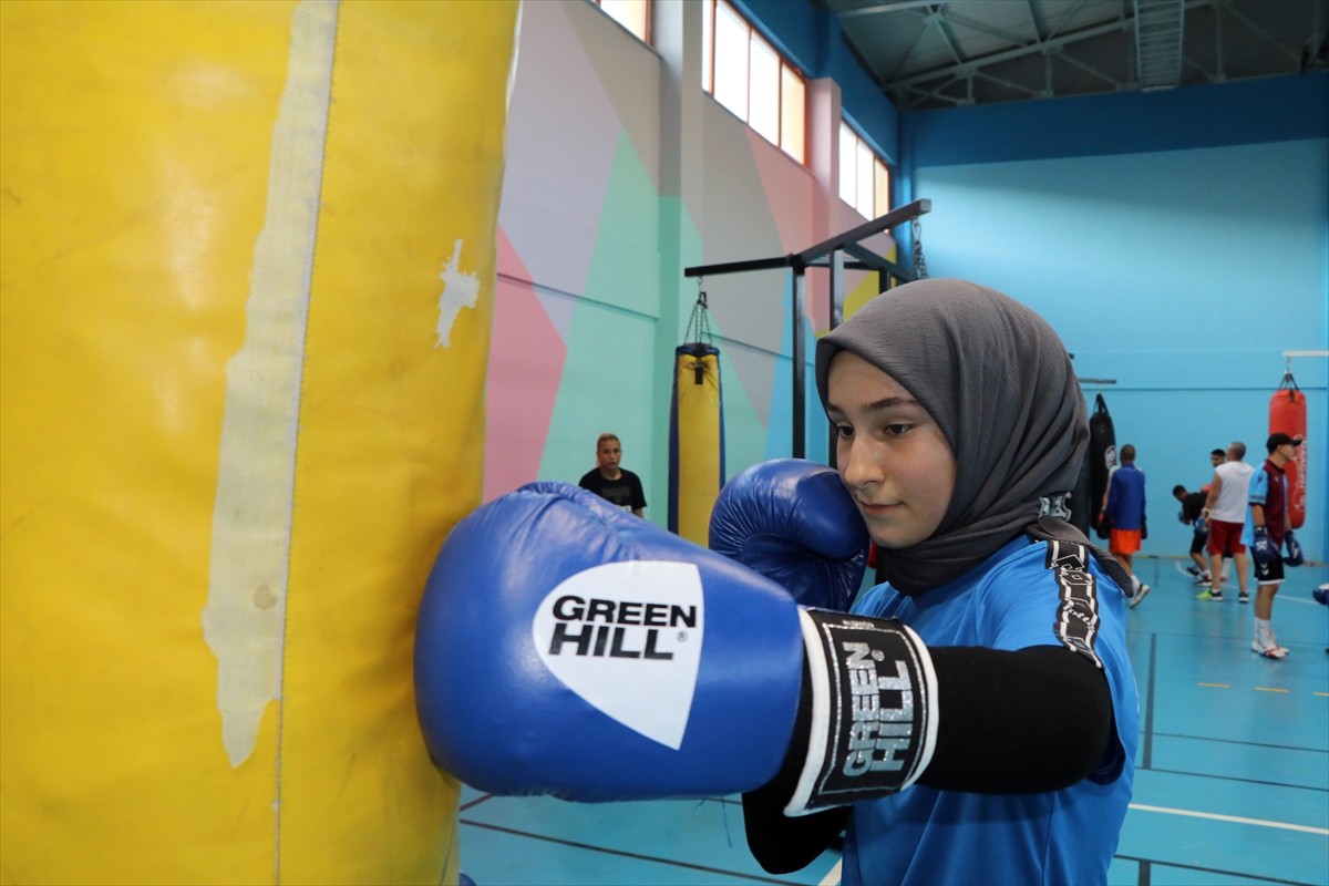 Bosna Hersek'te 1-11 Ağustos'ta düzenlenecek Avrupa Şampiyonası'na Çankırı'da hazırlanan Üst Minik...