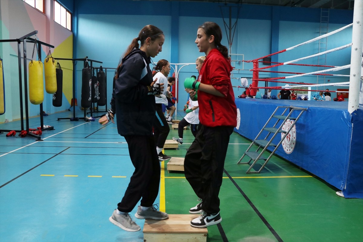 Bosna Hersek'te 1-11 Ağustos'ta düzenlenecek Avrupa Şampiyonası'na Çankırı'da hazırlanan Üst Minik...